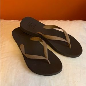 Reef sandals size 6